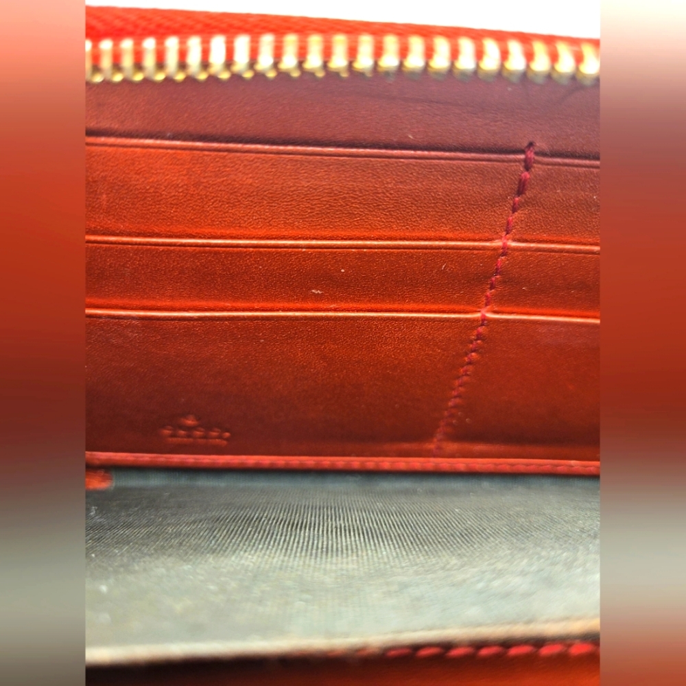 GUCCI Red Enamel Leather Long Heart Zipper Wallet - Picture 5 of 7